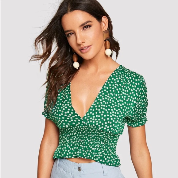 SHEIN Tops - ‫Plunging Neck Shirred Floral Crop Top NWOT